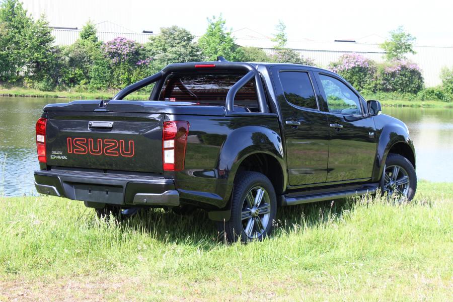  Isuzu D-Max Urban Double Cab 2017 года  (фото 9 из 13)